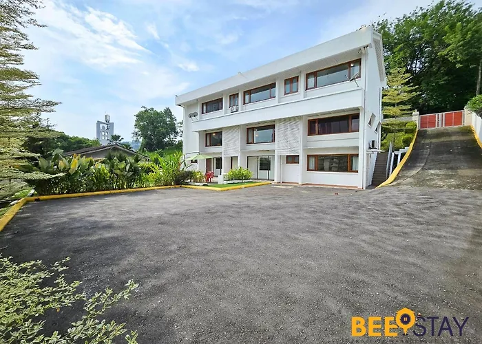 Bangsar Three Storey Luxury Landed House 19Pax
