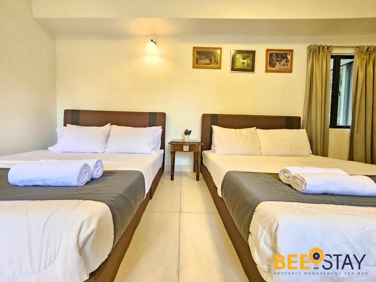 Bangsar Three Storey Luxury Landed House 19pax Vila