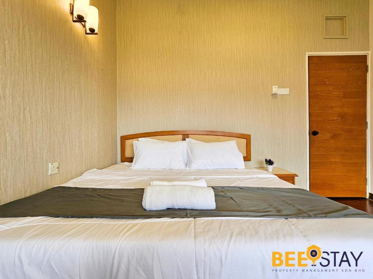 Bangsar Three Storey Luxury Landed House 19pax