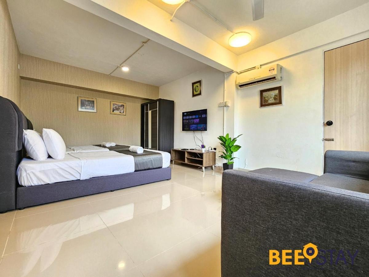 Bangsar Three Storey Luxury Landed House 19pax Vila