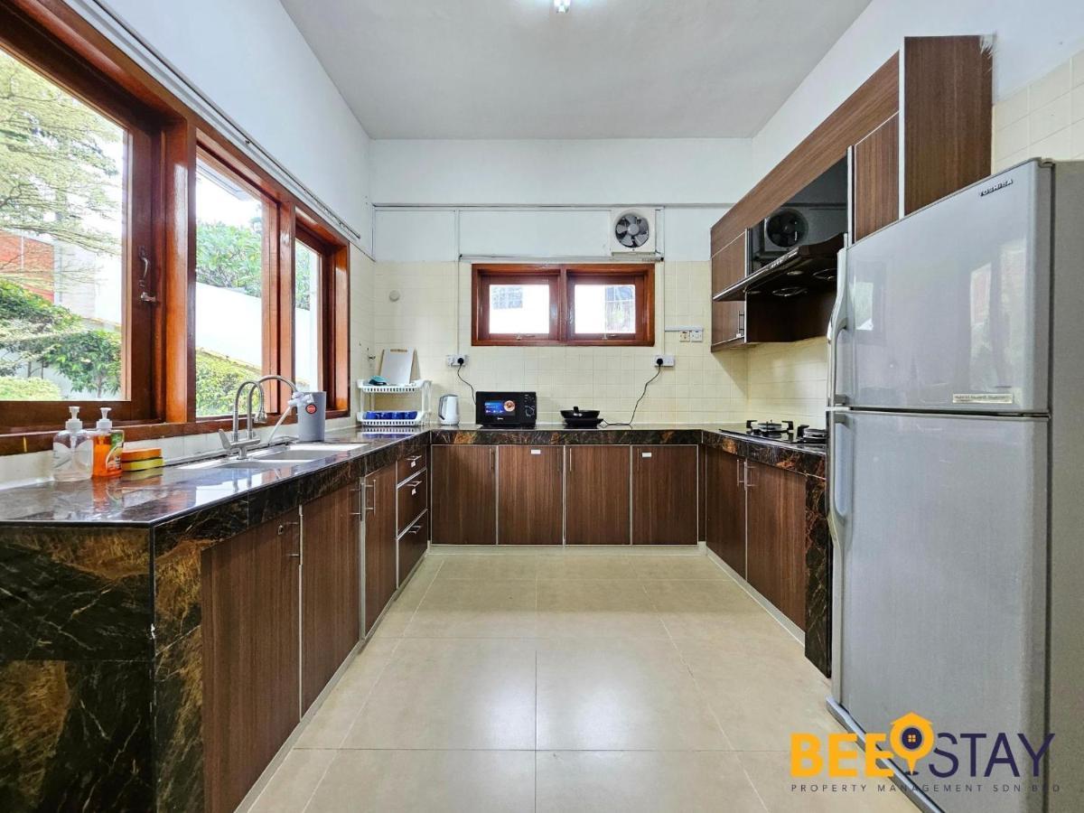 Bangsar Three Storey Luxury Landed House 19pax