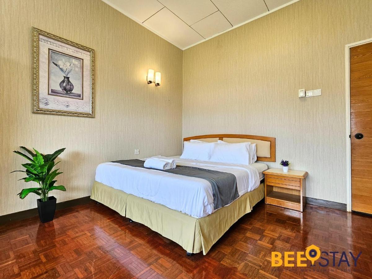 Bangsar Three Storey Luxury Landed House 19pax *