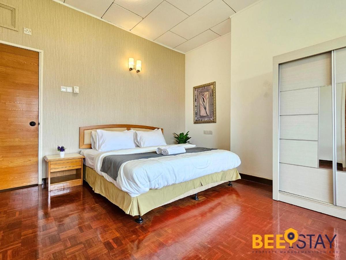 Bangsar Three Storey Luxury Landed House 19pax Kuala Lumpur