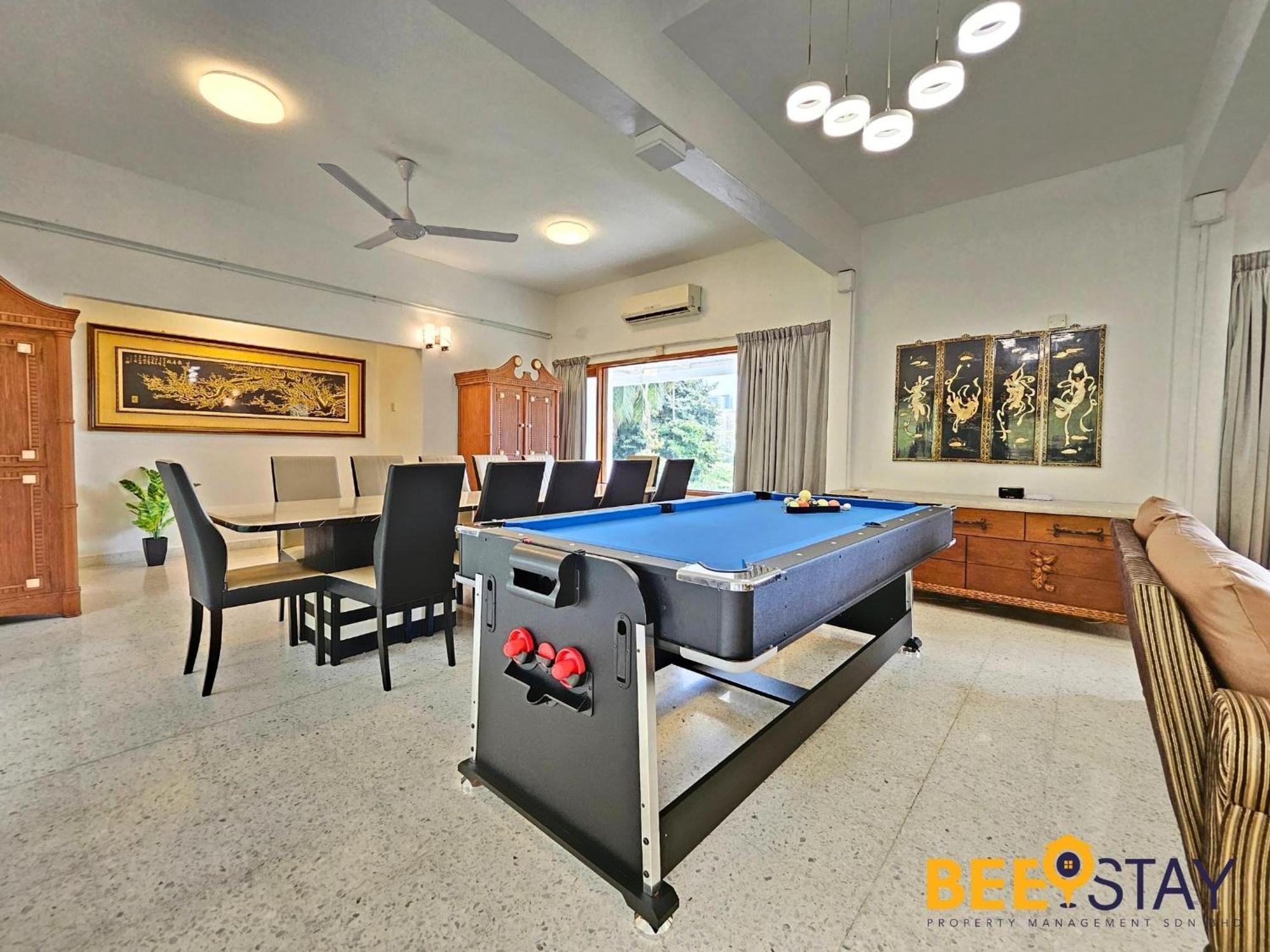 Bangsar Three Storey Luxury Landed House 19pax Vila