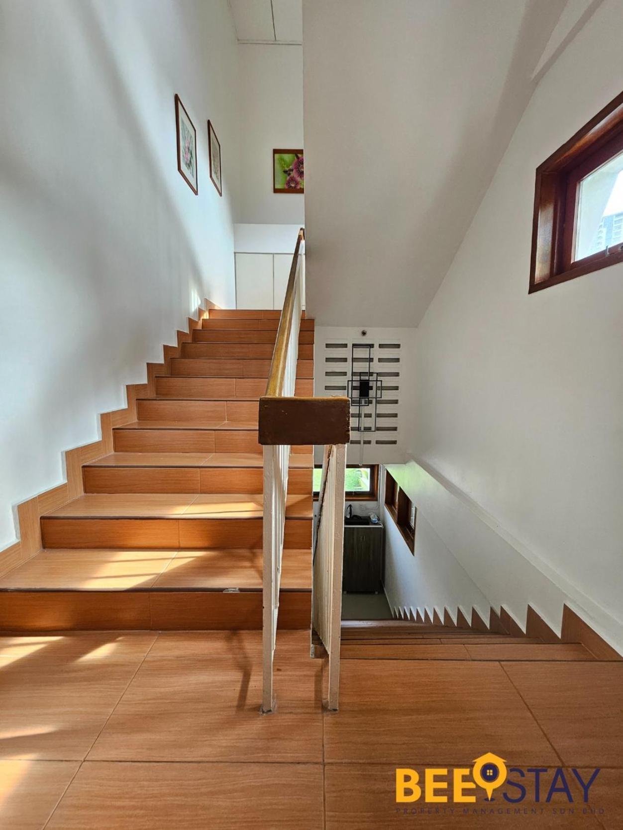 Bangsar Three Storey Luxury Landed House 19pax Kuala Lumpur