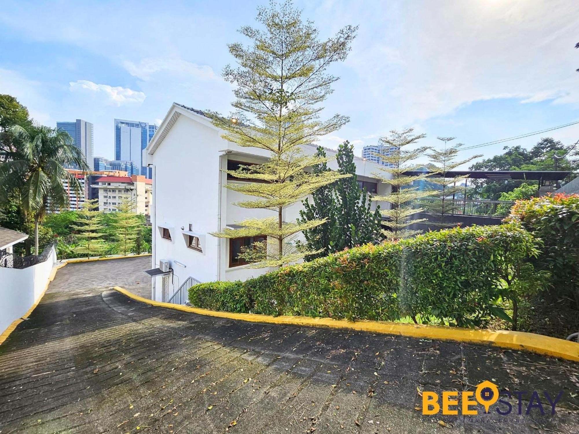 Bangsar Three Storey Luxury Landed House 19pax * Kuala Lumpur