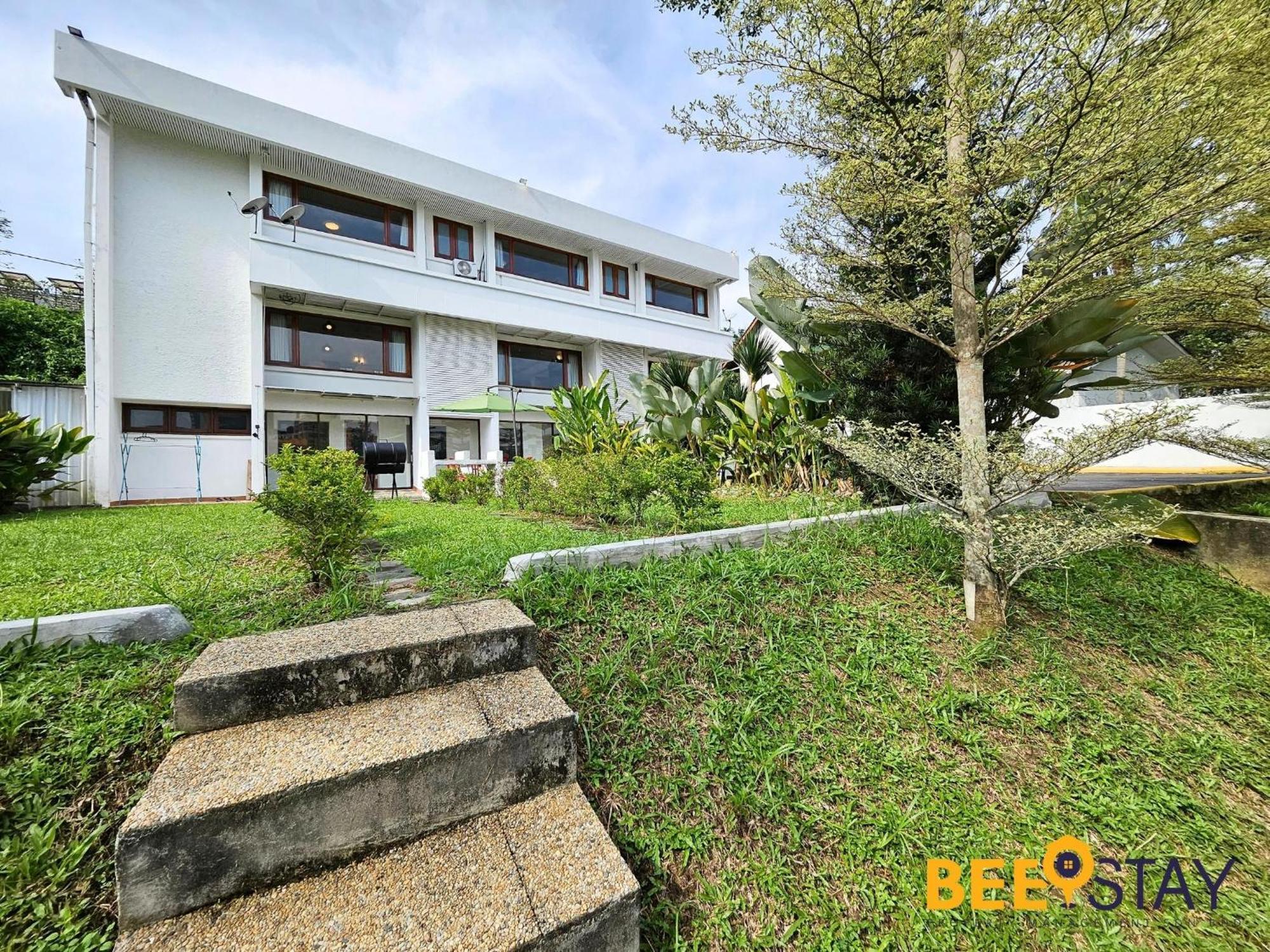 Bangsar Three Storey Luxury Landed House 19pax *