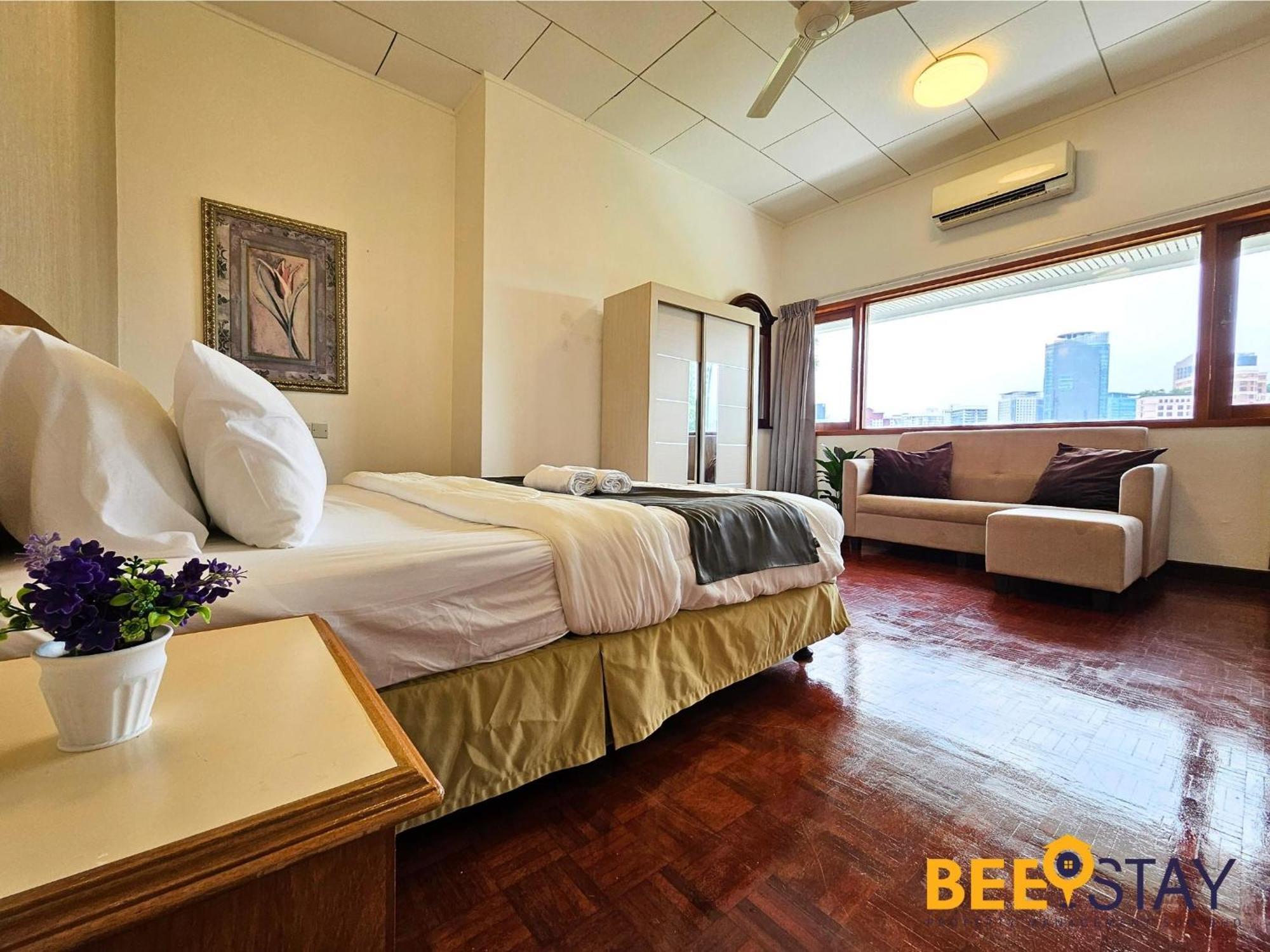Bangsar Three Storey Luxury Landed House 19pax