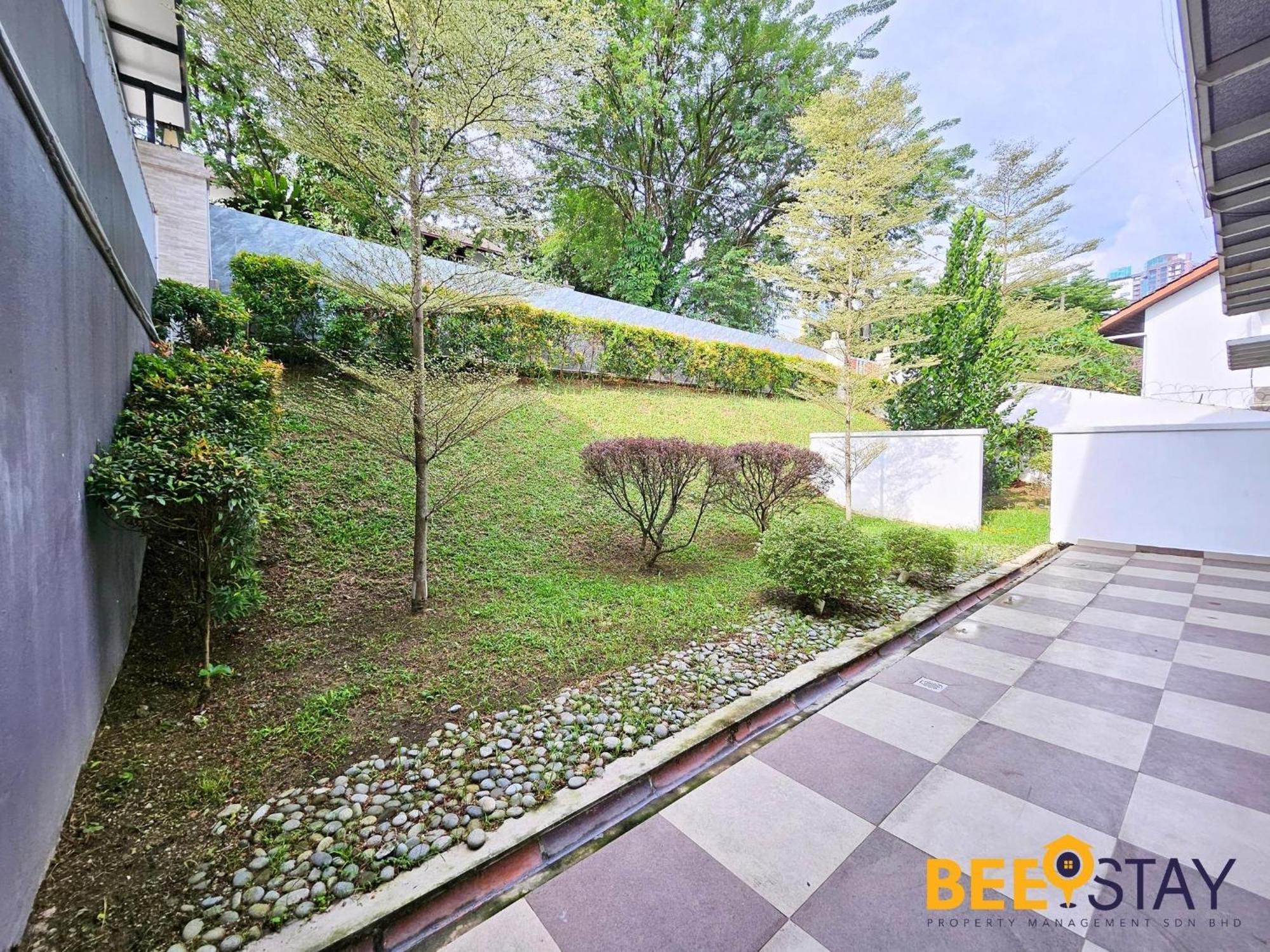 Bangsar Three Storey Luxury Landed House 19pax Vila *