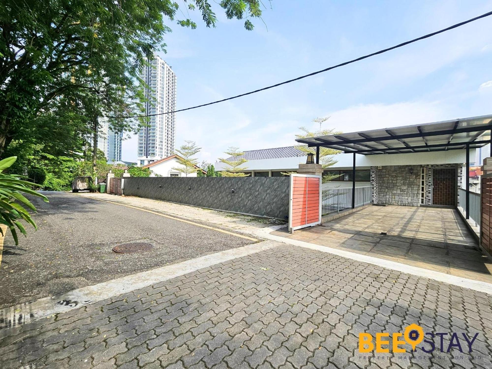 Vila Bangsar Three Storey Luxury Landed House 19pax Kuala Lumpur