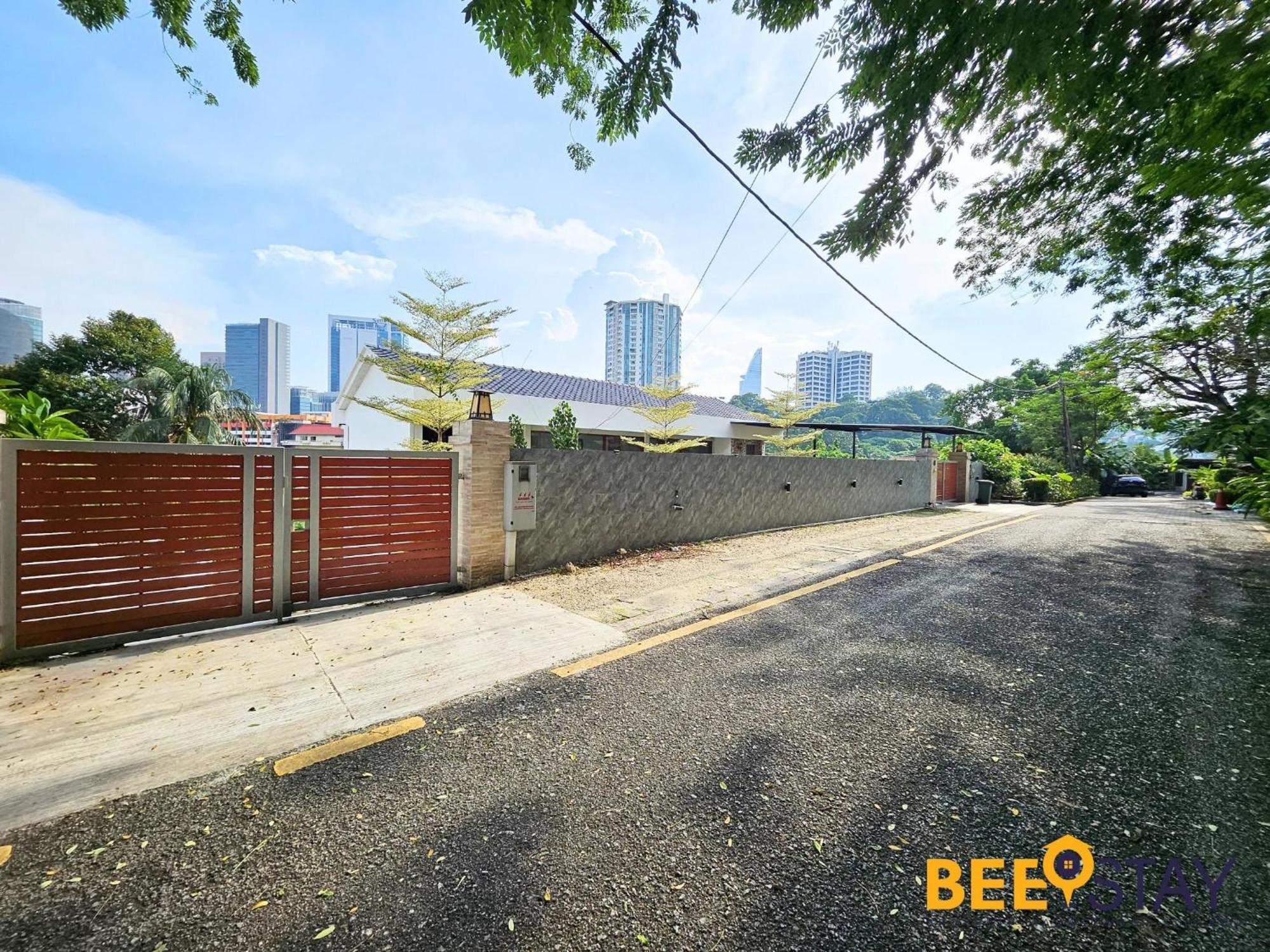 Vila Bangsar Three Storey Luxury Landed House 19pax