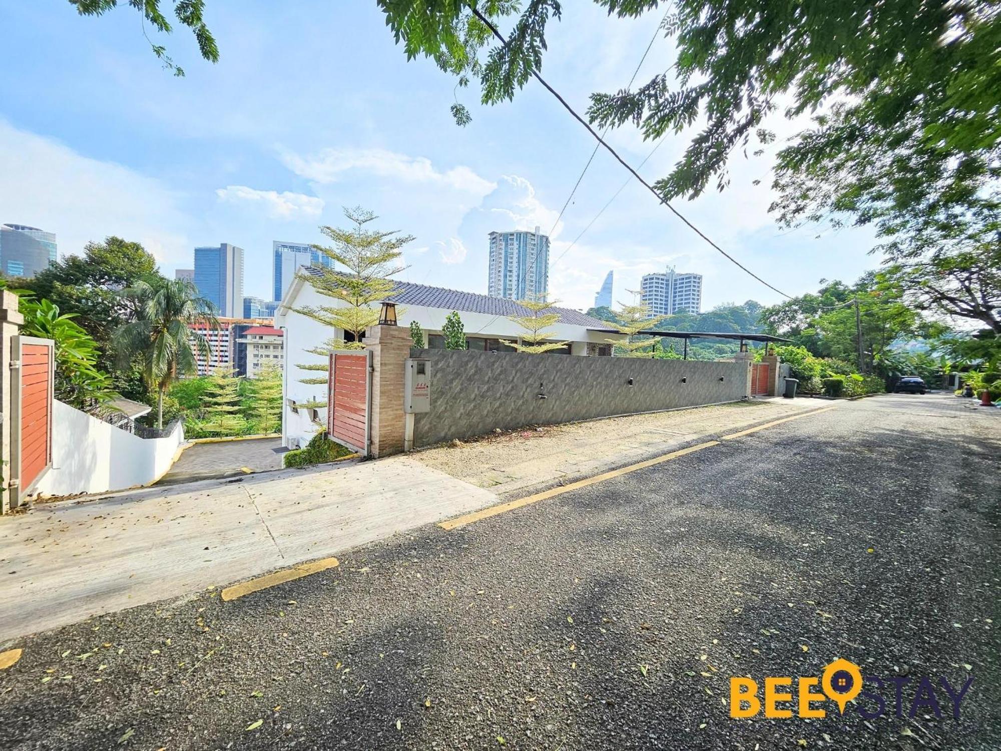 Bangsar Three Storey Luxury Landed House 19pax * Kuala Lumpur