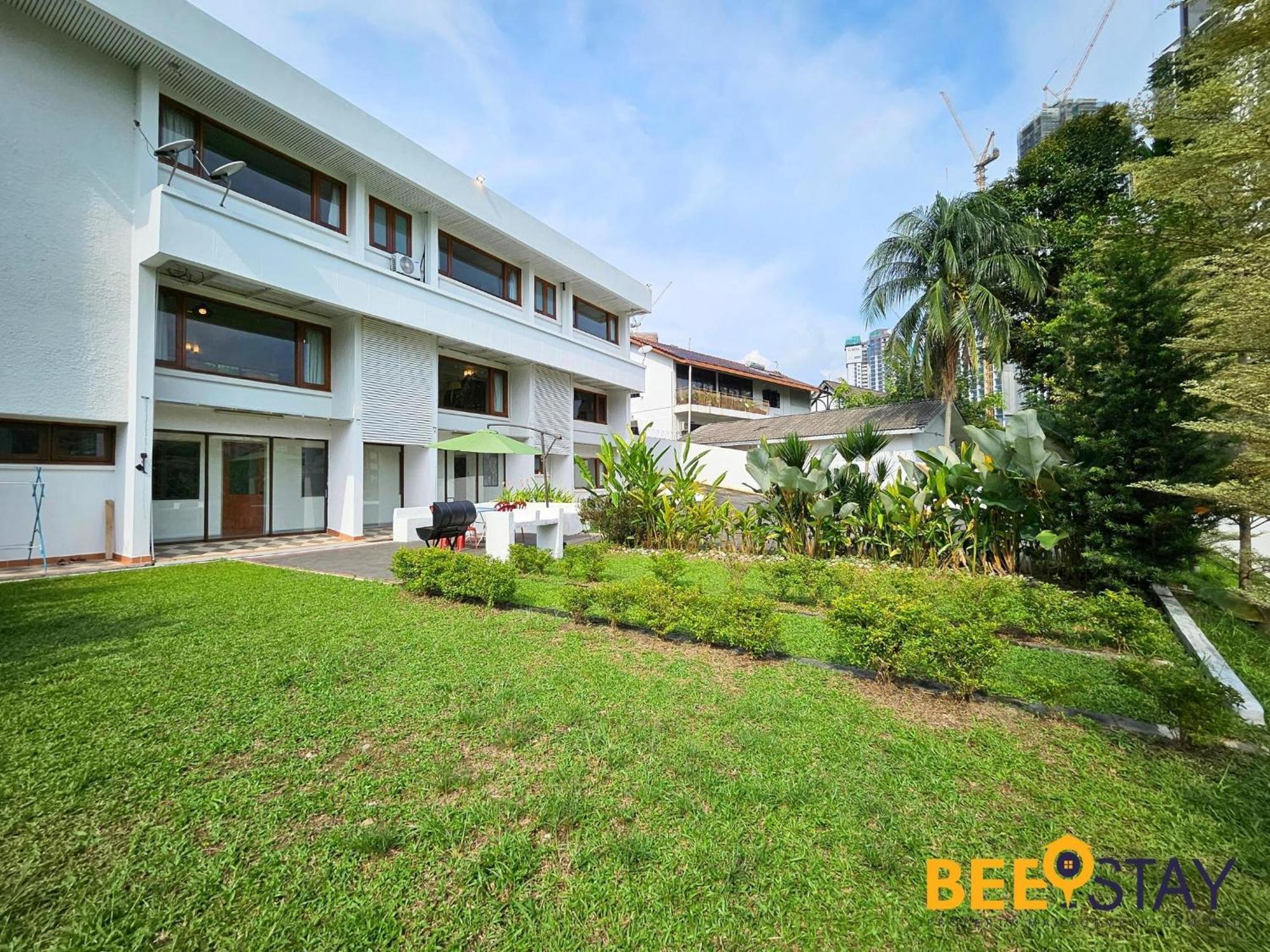 Bangsar Three Storey Luxury Landed House 19pax Kuala Lumpur