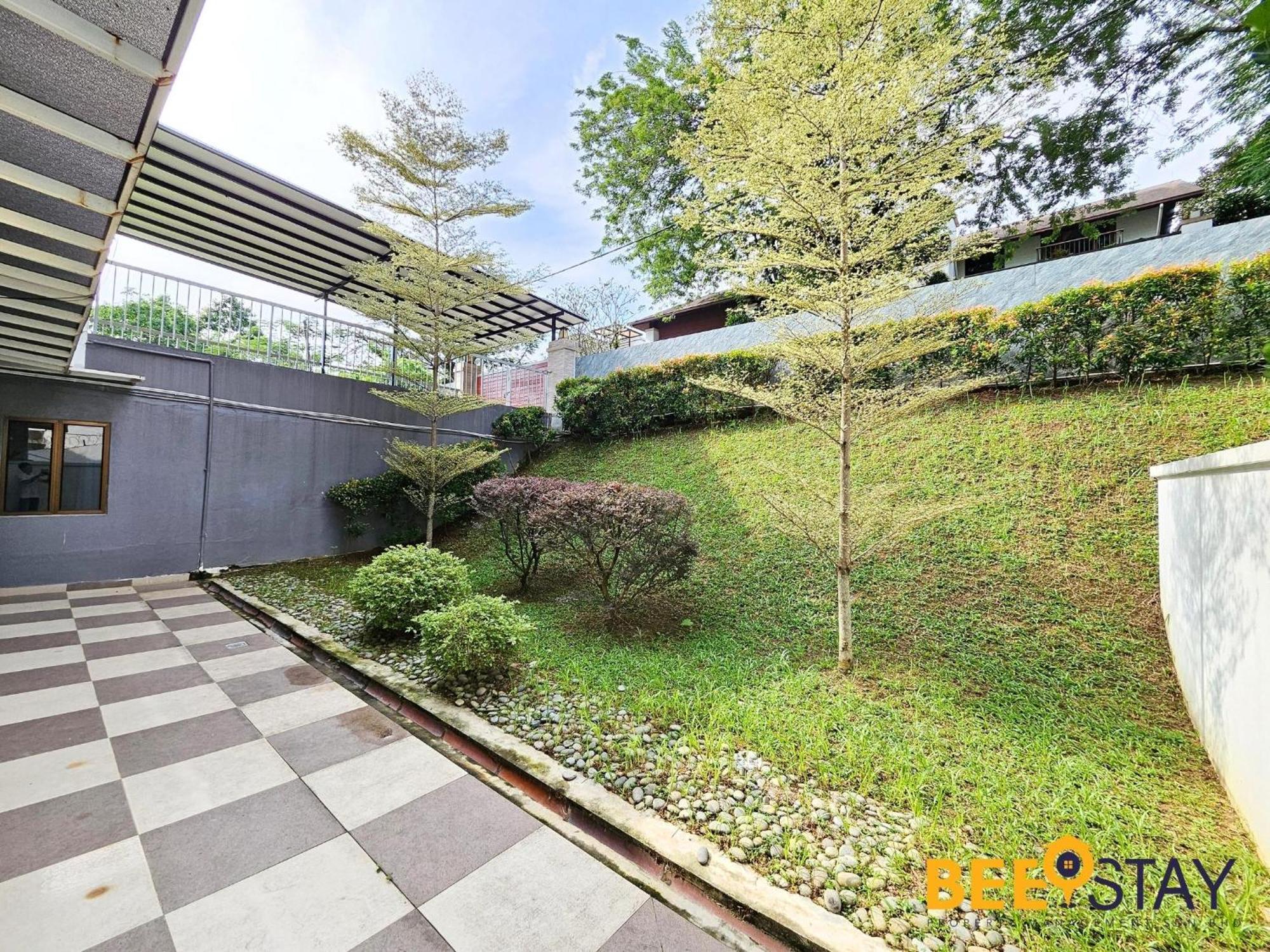 Bangsar Three Storey Luxury Landed House 19pax *
