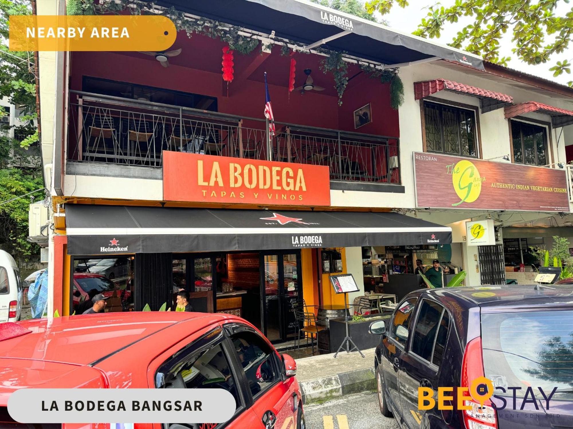 Bangsar Three Storey Luxury Landed House 19pax *